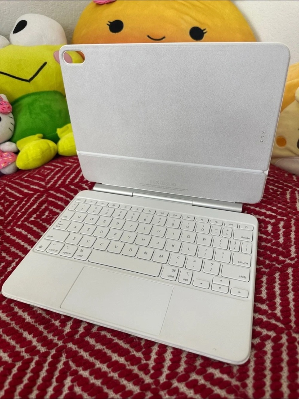 Apple White Magnetic Keyboard Case for Ipad Air 6 M2 / M3 11 inch